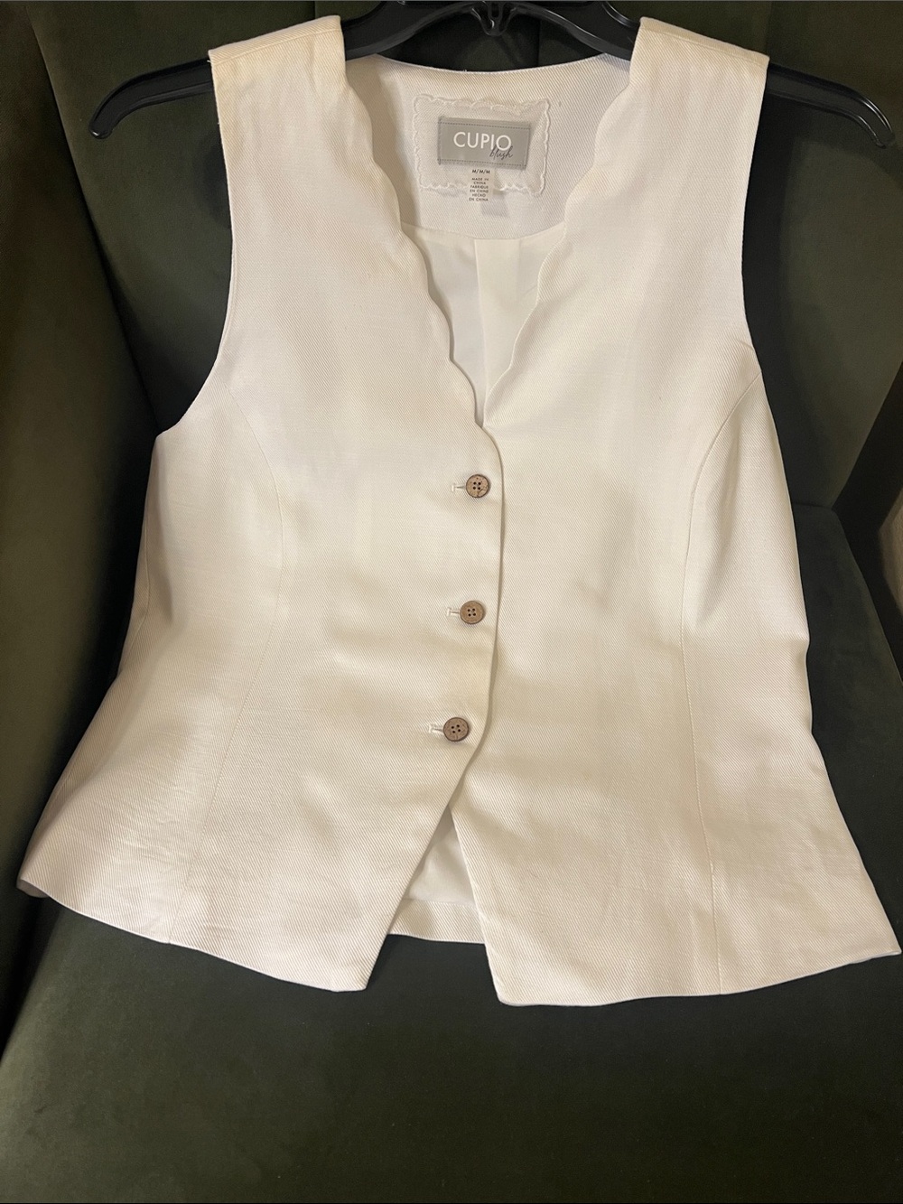 Cupio White Scalloped V-Neck Button Vest